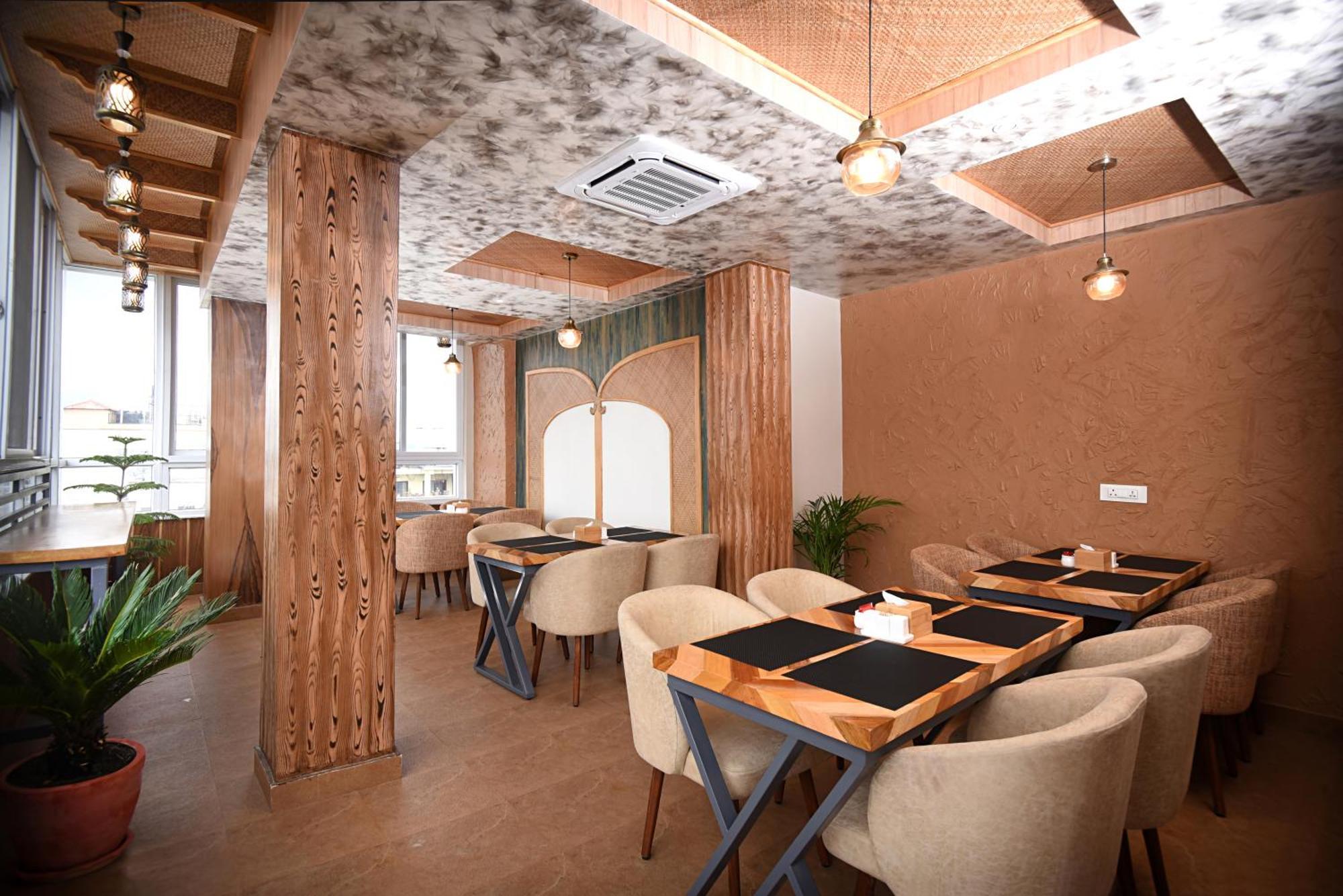 Hotel Vistara Kathmandu Exteriör bild
